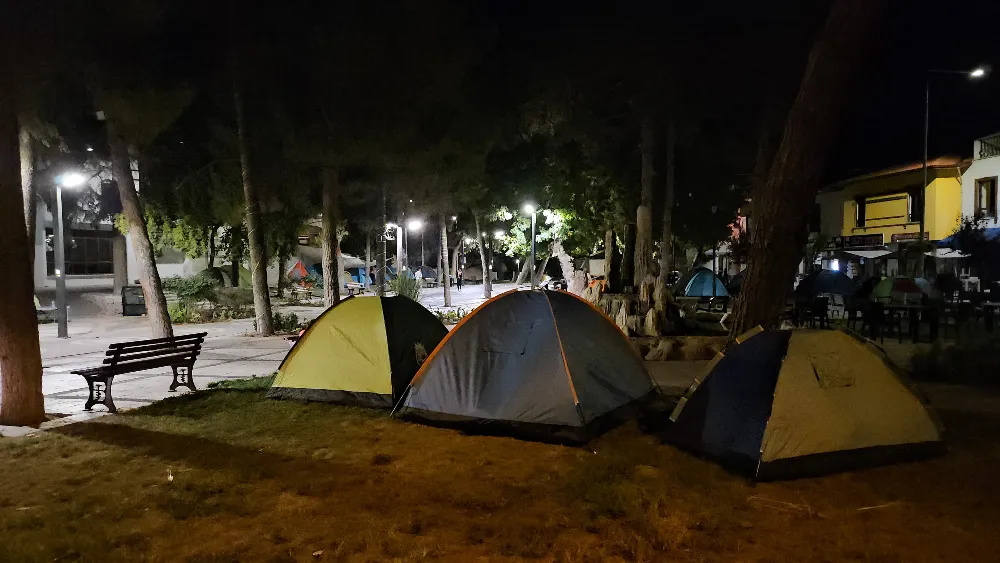 Gece yarısı meydana gelen deprem vatandaşları sokağa döktü