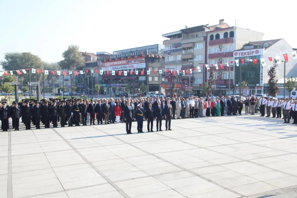 İnegöl’de Zafer Bayramı Coşkusu Resmi Törenlerle Başladı