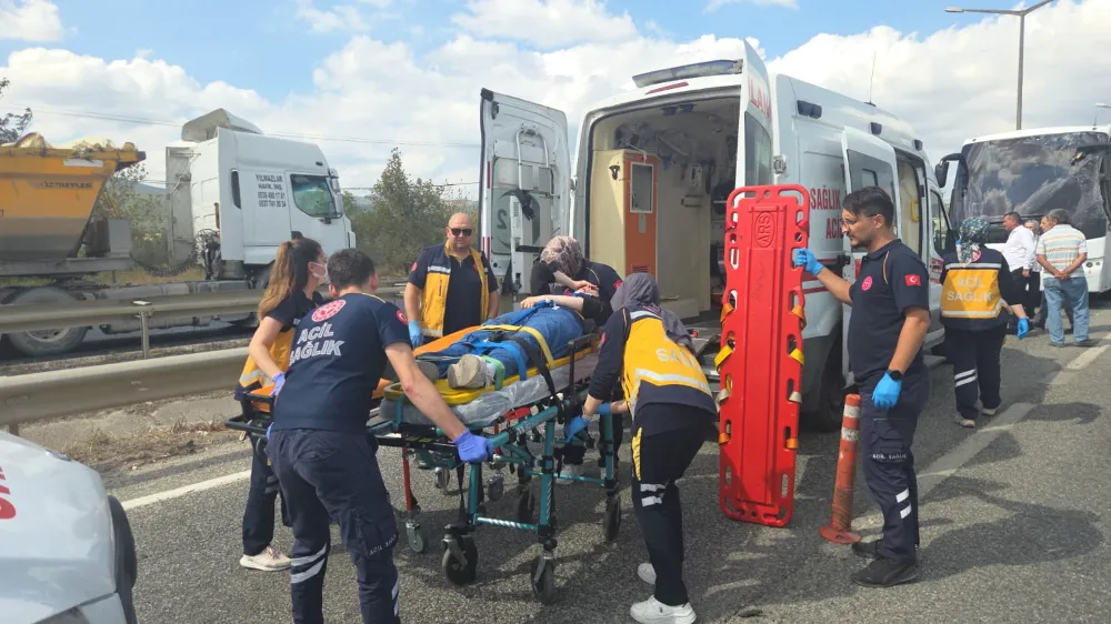 Bursa’da Yolcu Otobüsü Tırla Çarpıştı: 3 Yaralı