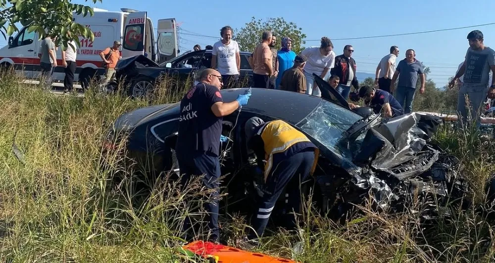 Bursa’da kafa kafaya çarpışan otomobillerde 4 yaralı