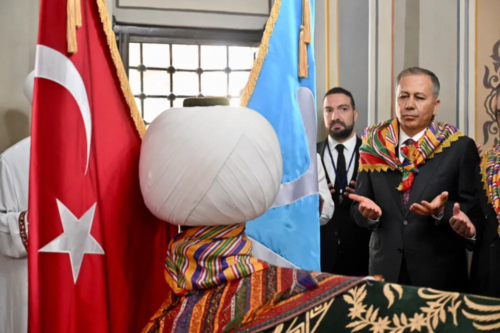 Bakan Yerlikaya, Söğüt’te Ertuğrul Gazi Türbesi’ni Ziyaret Etti