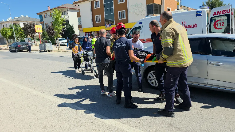 İnegöl’de meydana gelen kazada 4 kişi hastaneye kaldırıldı