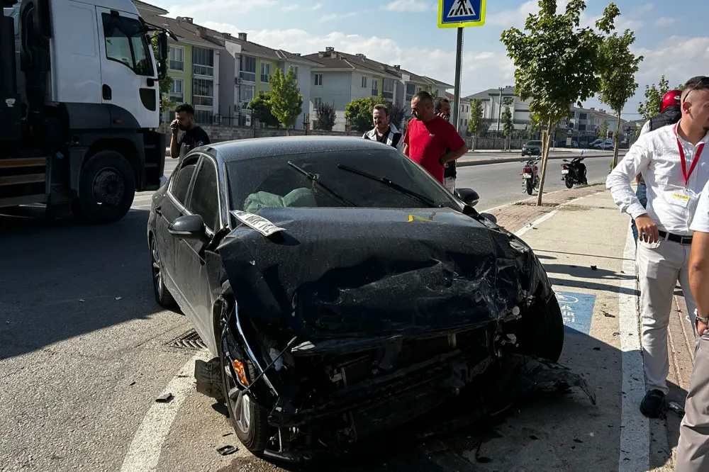 İnegöl’de meydana gelen kazada sürücüler yaralandı