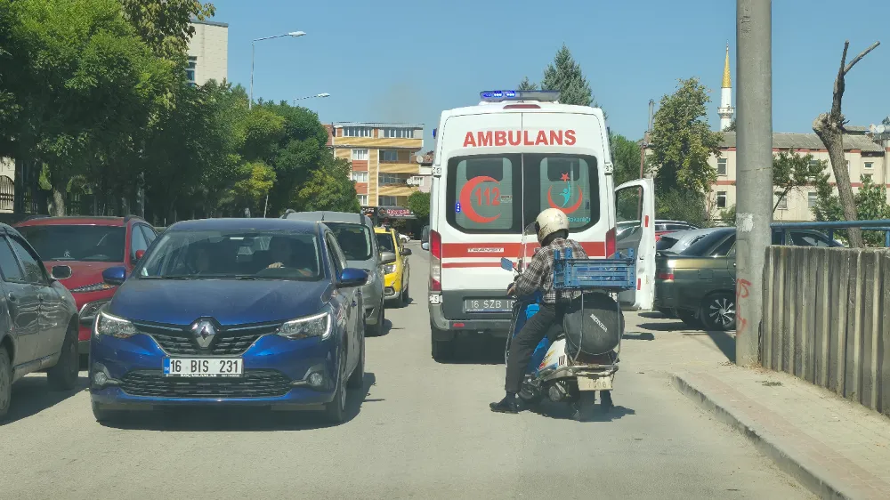 İnegöl’de genç sürücü kazada yaralandı
