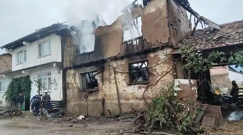 İnegöl’de  Yangın: 2 Yaşlı Kişi Dumandan Etkilendi