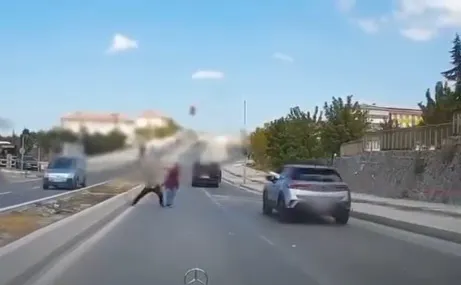 istanbul’da trafikte taşla saldıran sürücü yakalandı